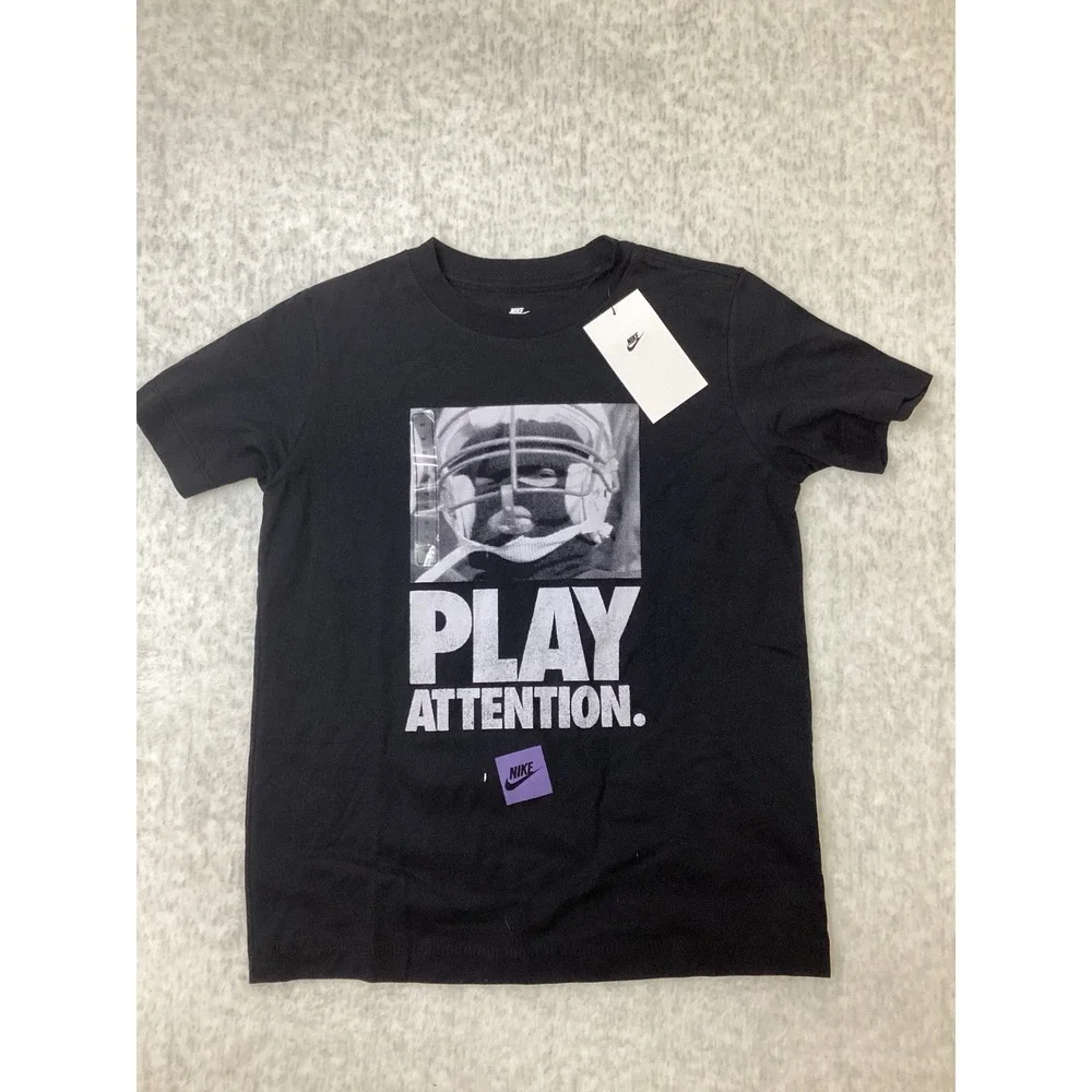 Nike Kids Play Attention Football Graphic T-Shirt Black IB8331-010 Size Medium‎